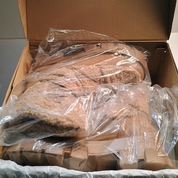 Cozy Tan Shearling Women's Boots - Picture 6 of 6